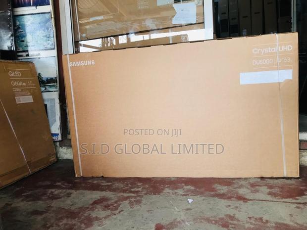 Watch Your Favorite Content in on Samsung Du8000 65 Inche · Photo 3