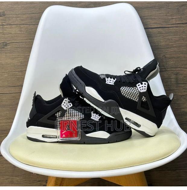 Jordan 4 White Thunder · Photo 3