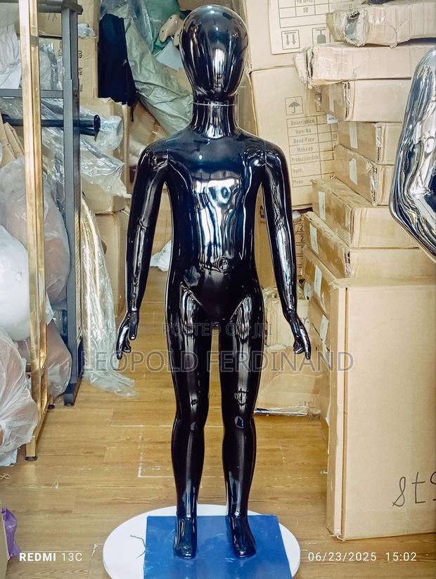 Faceless Black Kid Manikins · Photo 4