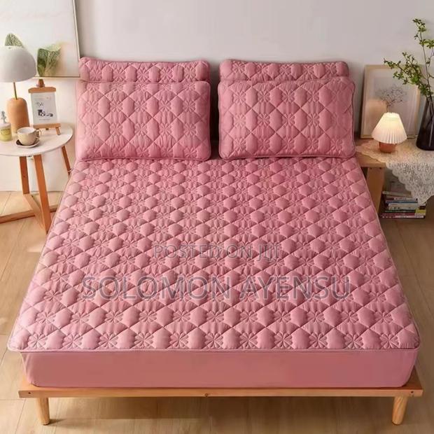 Quality Water Proof Bedcovers King Size Available · Photo 2