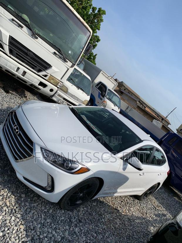 Hyundai Elantra SE 2018 White photo 9