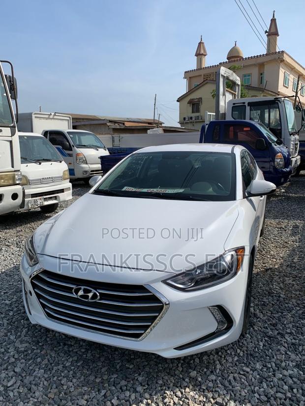 Hyundai Elantra SE 2018 White photo 10