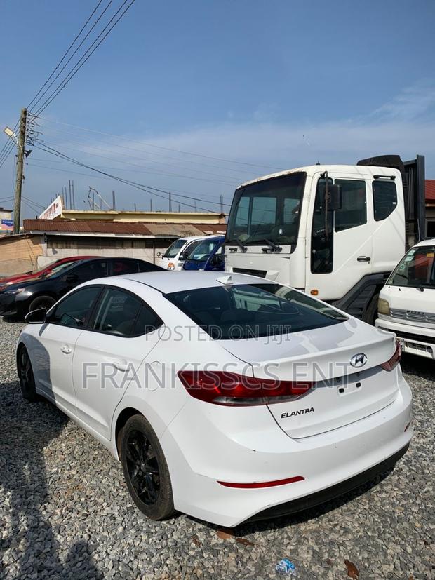 Hyundai Elantra SE 2018 White photo 4