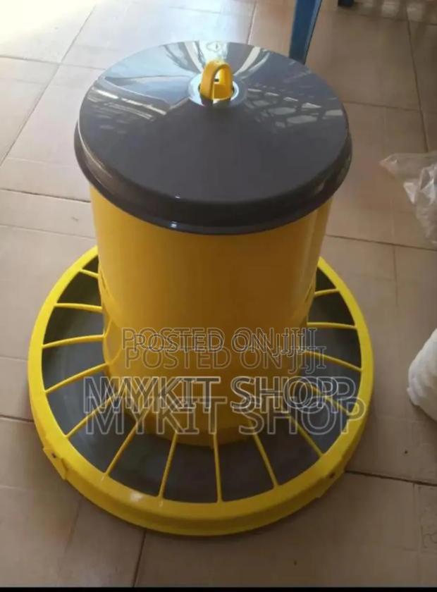 Poultry Feeder Durable 22kg · Photo 2