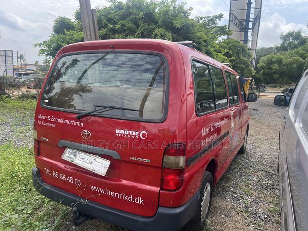 Toyota HiAce 2010 Red photo 3