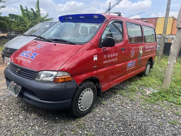 Toyota HiAce 2010 Red photo 4