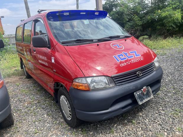 Toyota HiAce 2010 Red photo 7