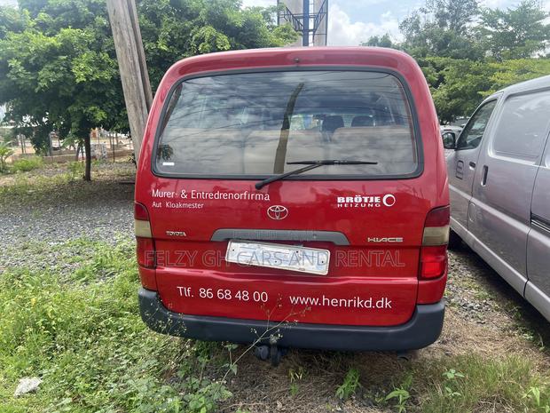 Toyota HiAce 2010 Red photo 2