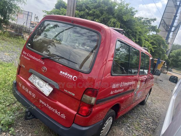 Toyota HiAce 2010 Red