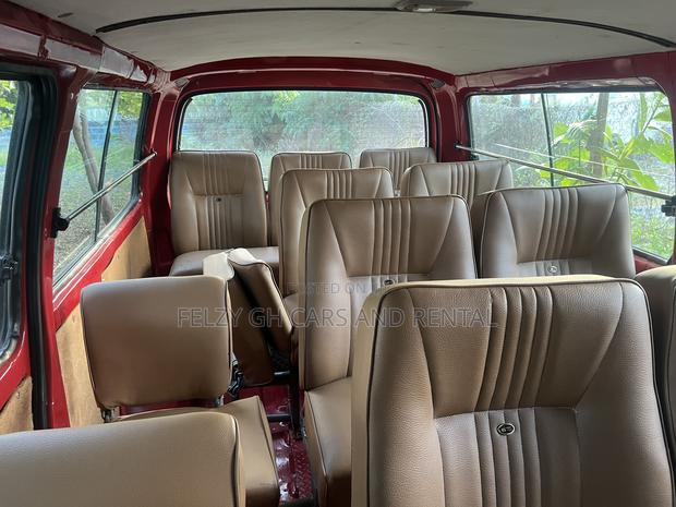 Toyota HiAce 2010 Red photo 9