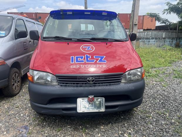 Toyota HiAce 2010 Red photo 11