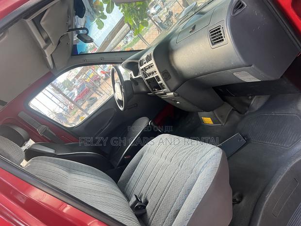 Toyota HiAce 2010 Red photo 10