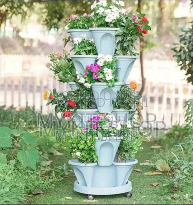 Stackable Planters · Photo 2