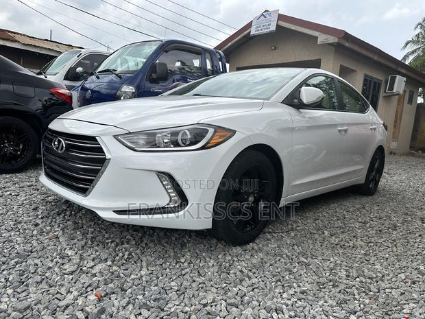 Hyundai Elantra SE 2018 White photo 2