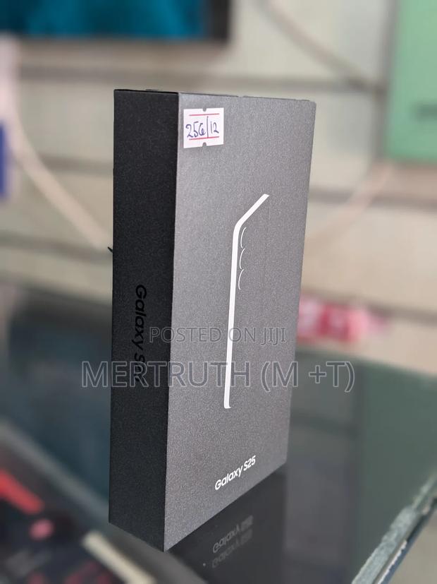 New Samsung Galaxy S25 256 GB Black photo 2