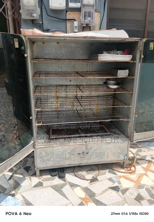 Slightly Used Oven For Sale