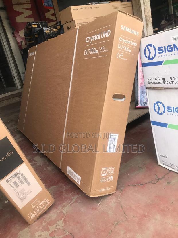 Watch Netflix, Max Disney+ and More on Samsung 65" Smart Tv · Photo 3