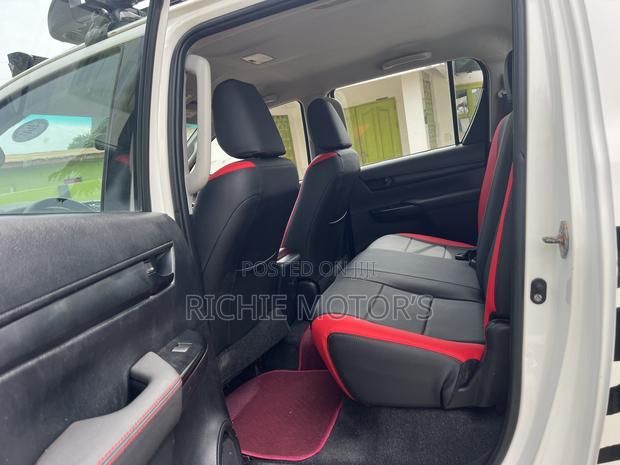 Toyota Hilux Revo Double Cab Petrol 2.7 AWD 2021 White