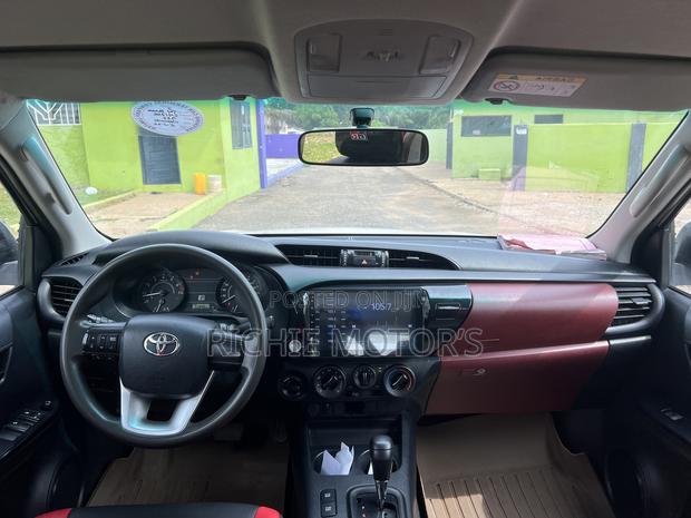 Toyota Hilux Revo Double Cab Petrol 2.7 AWD 2021 White