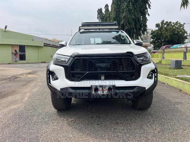 Toyota Hilux Revo Double Cab Petrol 2.7 AWD 2021 White