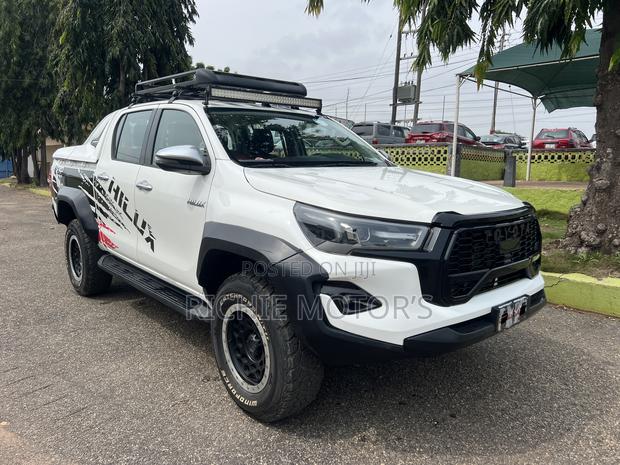Toyota Hilux Revo Double Cab Petrol 2.7 AWD 2021 White