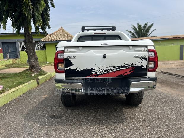 Toyota Hilux Revo Double Cab Petrol 2.7 AWD 2021 White