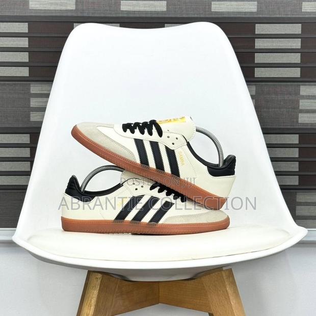 Authentic Multicolor Adidas Samba Shoe · Photo 4