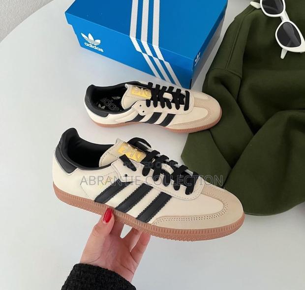 Authentic Multicolor Adidas Samba Shoe · Photo 3