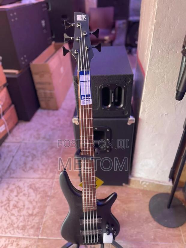 Soundgear By Ibanez All Black Active 5strings Bass Guitar · Photo 2