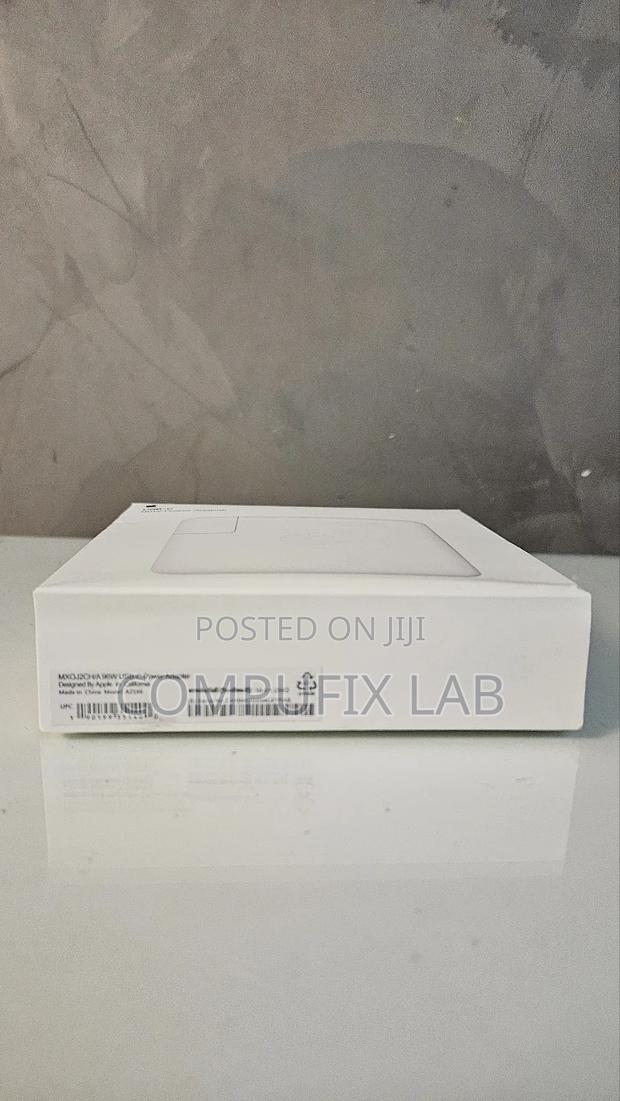 Apple 96w Usb C Power Adaptor photo 3