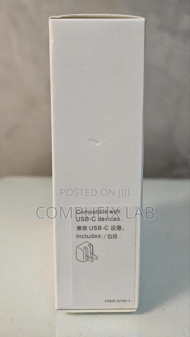 Apple 61w Usb-C Power Adapter photo 3