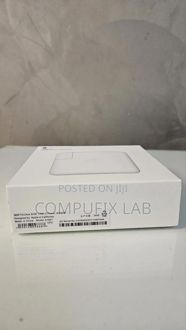 Apple 61w Usb-C Power Adapter photo 4