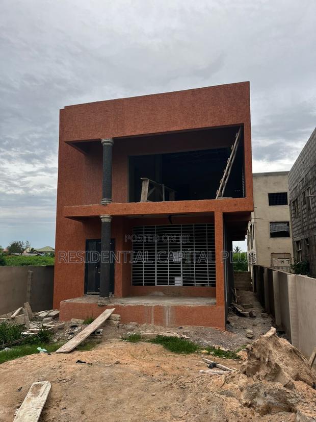 3bdrm Duplex in Ofaakor, Kasoa for sale · Photo 3