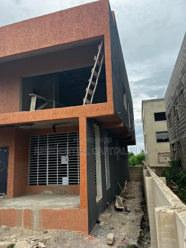 3bdrm Duplex in Ofaakor, Kasoa for sale · Photo 2