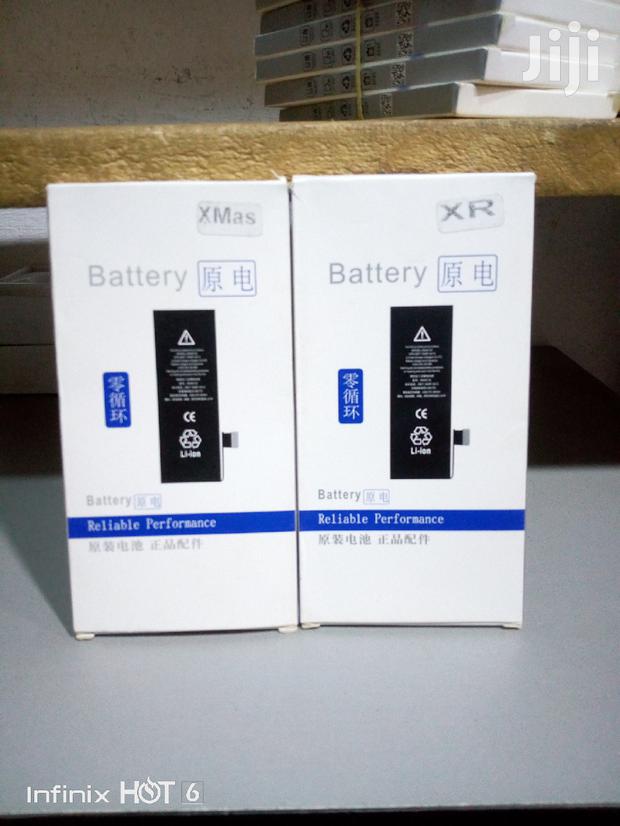 iPhone X Series Batteries · Photo 4