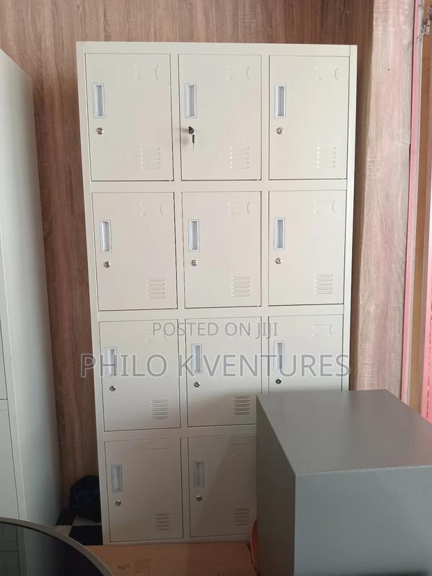 Cabinet With 12lockers Compartments · Photo 2