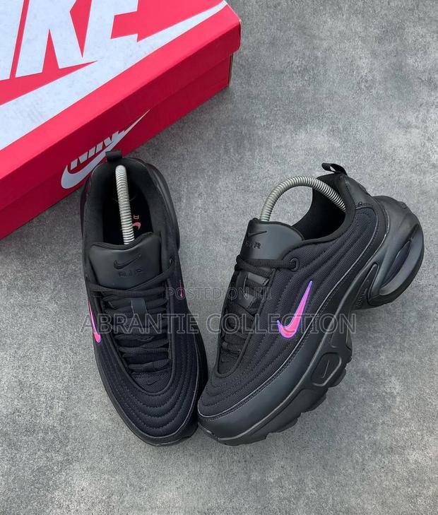 Authentic Nike Airmax Portal Sneakers · Photo 3