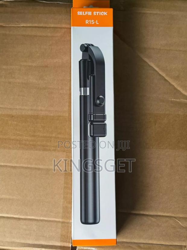 R1s-l Selfie Stick Tripod Stand With Light photo 2