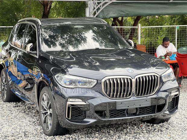 BMW X5 M50i AWD 2020 Blue · Photo 3