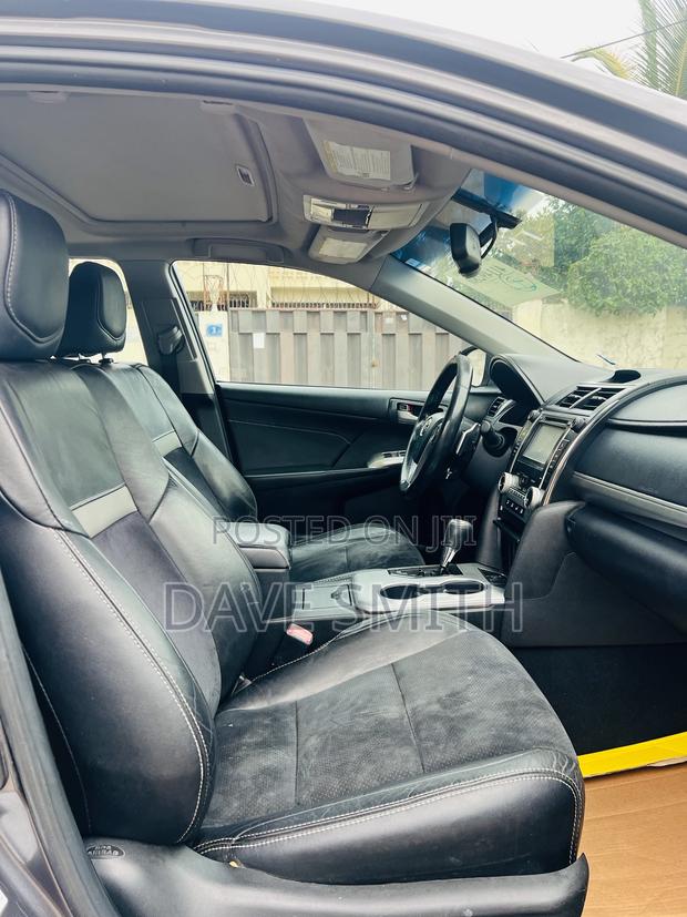 Toyota Camry SE 4dr Sedan (2.5L 4cyl 6A) 2014 Gray