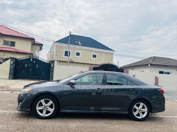 Toyota Camry SE 4dr Sedan (2.5L 4cyl 6A) 2014 Gray