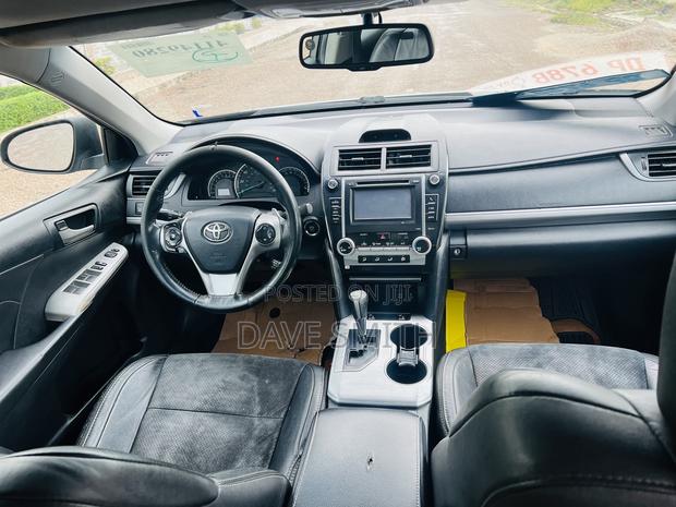 Toyota Camry SE 4dr Sedan (2.5L 4cyl 6A) 2014 Gray