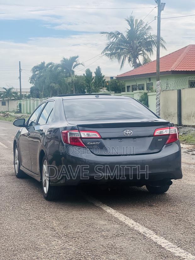 Toyota Camry SE 4dr Sedan (2.5L 4cyl 6A) 2014 Gray