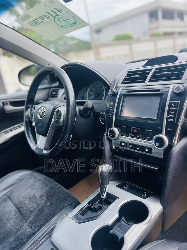 Toyota Camry SE 4dr Sedan (2.5L 4cyl 6A) 2014 Gray