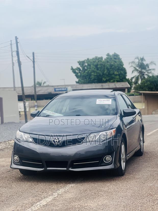 Toyota Camry SE 4dr Sedan (2.5L 4cyl 6A) 2014 Gray