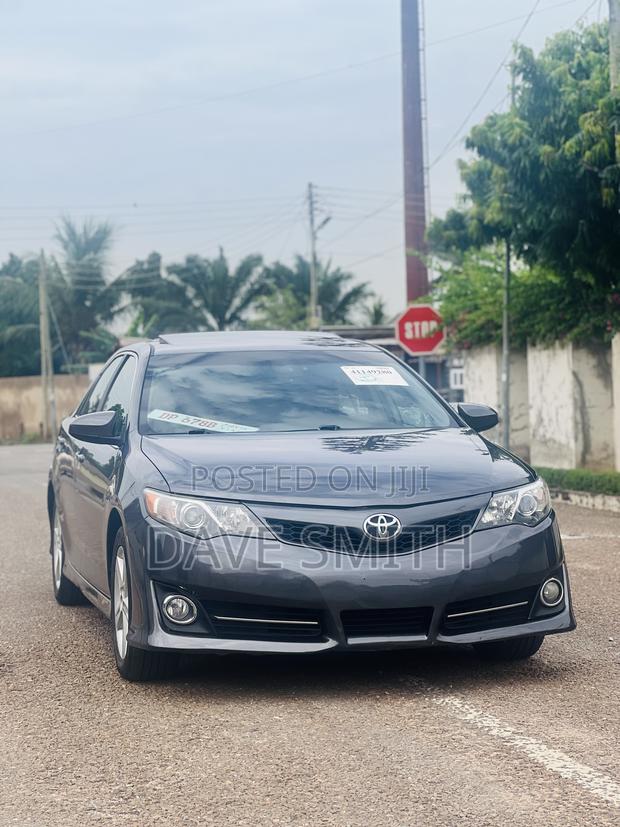 Toyota Camry SE 4dr Sedan (2.5L 4cyl 6A) 2014 Gray