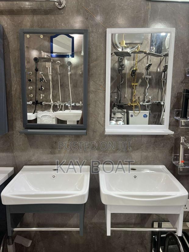 Hand Basin With Mirror Complete · Photo 2