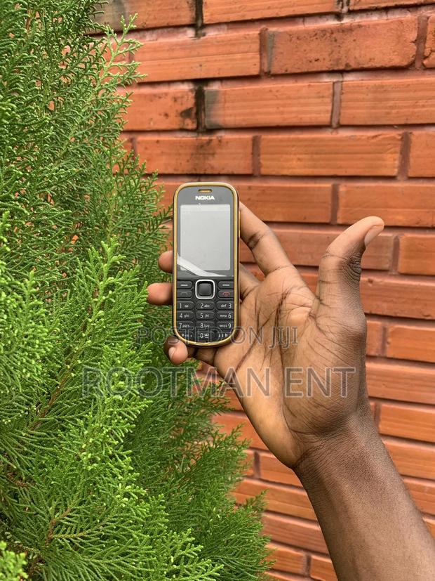Nokia 3720 classic Black photo 2