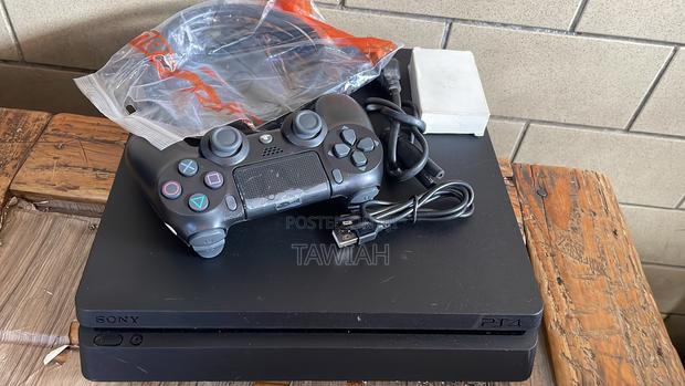 Ps4 Slim With Games Loaded · Photo 2