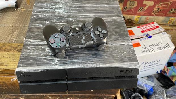 Ps4 Standard With Games · Photo 2